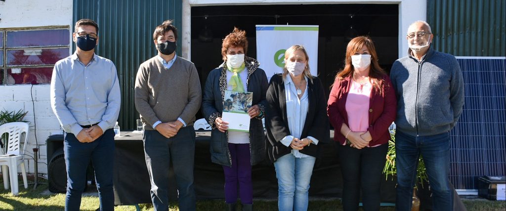 Con la entrega de nuevos kits fotovoltaicos, la provincia consolida políticas de acceso a la energía a familias rurales