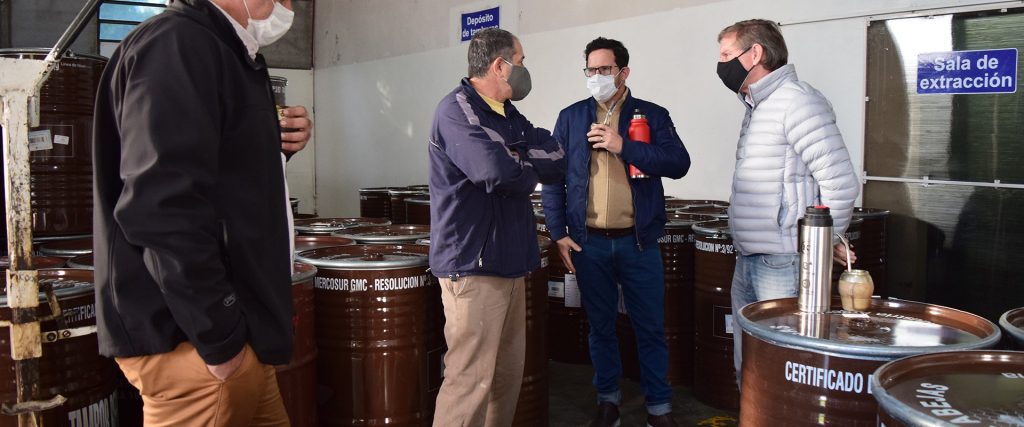 Bahillo visitó una cooperativa de productores apícolas del departamento Paraná