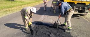 Trabajan en el bacheo de la ruta 32 entre Crespo y Seguí