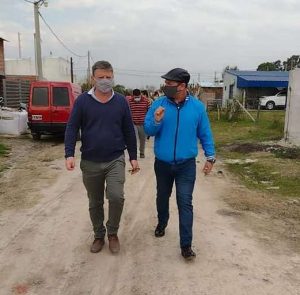 El Intendente Solari, acompañado por el Concejal Báez, se reunieron con vecinos del Barrio Castaldo
