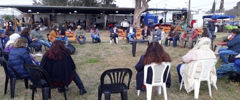 Trabajan en la creación de espacios de comercialización para la economía social