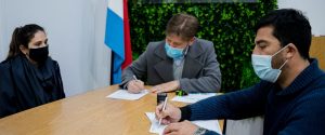 El Copnaf y el Becario firmaron un convenio para facilitar la gestión de becas a jóvenes sin cuidados parentales