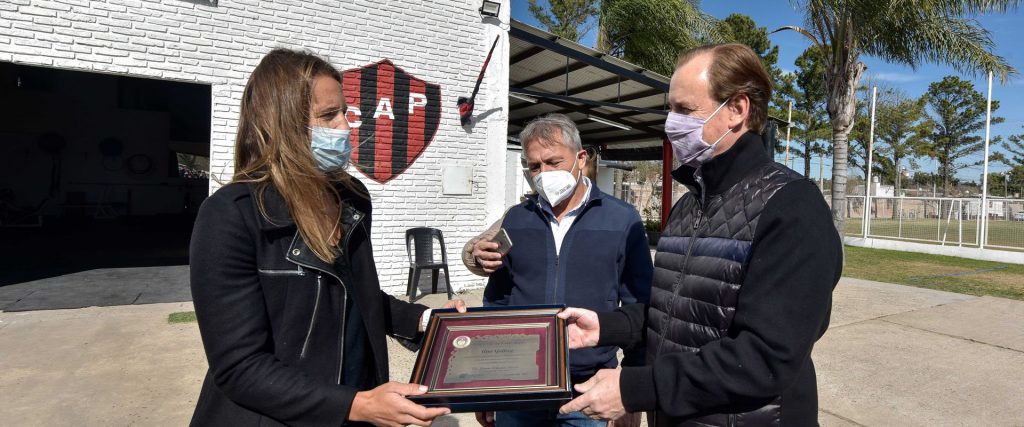 Bordet reconoció a los deportistas olímpicos y destacó la labor de los clubes