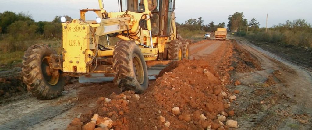 Reponen material calcáreo en diversos caminos del departamento Federal