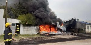 HASENKAMP – Incendio destruyó un galpón donde se guardaban herramientas agrÍcolas