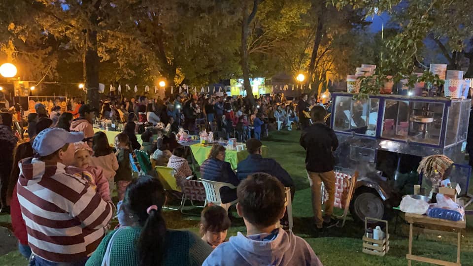 Con exposición de emprendedores,  música y una importante participación de vecinos, el Justicialismo local conmemoró el día de la Lealtad