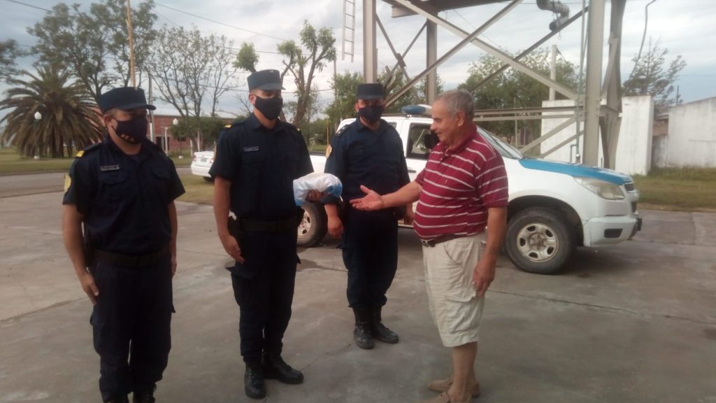 Se restituyo Bandera Nacional que habia sido sustraida del cuartel de Bomberos Voluntarios