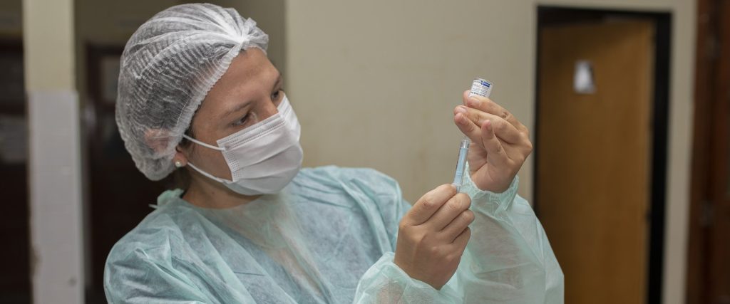 El hospital San Martín comienza a aplicar terceras dosis de vacunas Covid a inmunosuprimidos mayores de 18 años