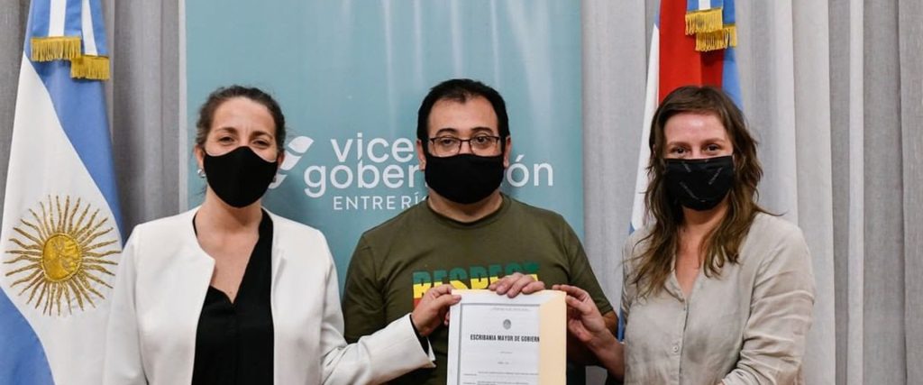 Stratta entregó el Premio Literario Fray Mocho 2020 Ensayo al victoriense Ramiro Salinas