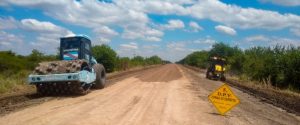 Realizan tareas de mantenimiento en la ruta provincial Nº 10 – tramo de ripio
