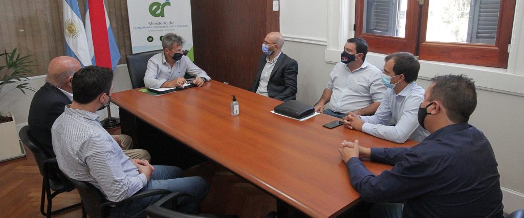 Analizan junto a intendentes del departamento Uruguay obras en ejecución, por ejecutar y diferentes proyectos