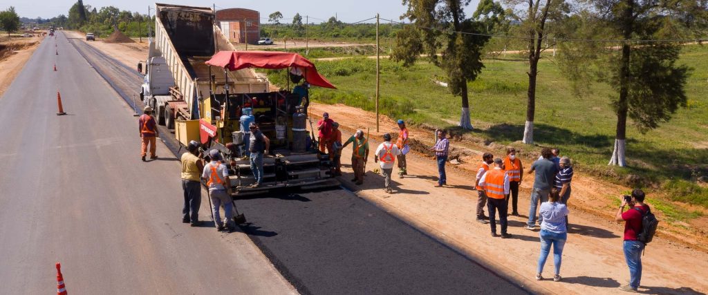 Trabajan en la rehabilitación y asfaltado de dos accesos a la ciudad de Concordia