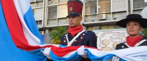 Dragones de la Muerte y veteranos de Malvinas izarán la bandera toda la semana en Plaza Mansilla