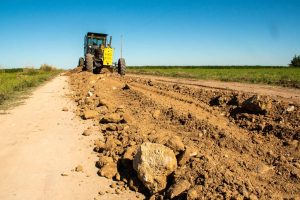 Reponen material en caminos de la zona de Quebracho en el departamento Paraná