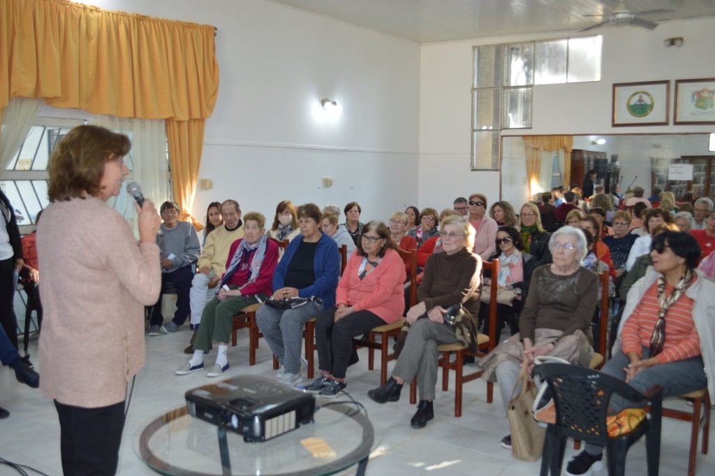 Se presentó el Area de adultos mayores