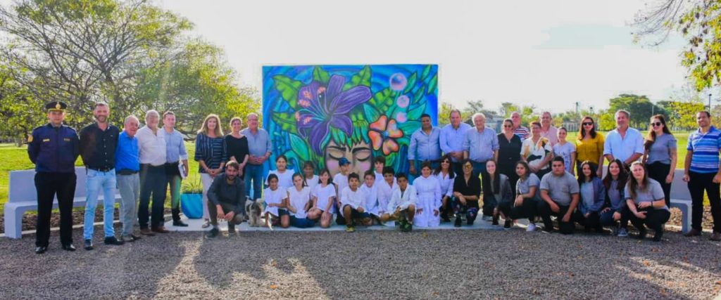 Quedó inaugurado un mural en homenaje a la mujer trabajadora en La Clarita