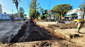 Esta restringido por obras el transito en ambas manos de Av. Argentina, a la altura de 1º de Mayo