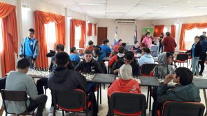 Actividad de ajedrez con participación de Escuelas Secundarias locales