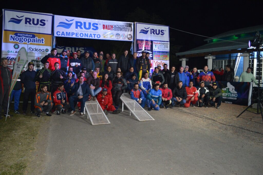 Desde la Plaza del Centenario, se produjo la largada simbólica del Rally entrerriano