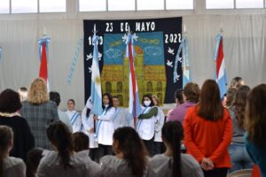 El acto Central por el 212º aniversario de la Revolución de Mayo, se llevó a cabo en la Escuela 67