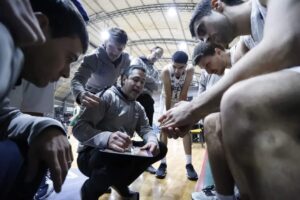 José Luis Bione, con Independiente de Oliva (Córdoba) a la final por el ascenso a la LNB