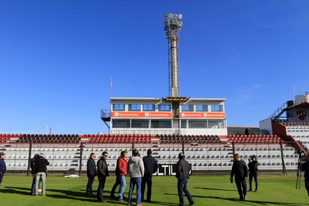 Firma de convenio de donación de materiales eléctricos entre Enersa y el Club Patronato