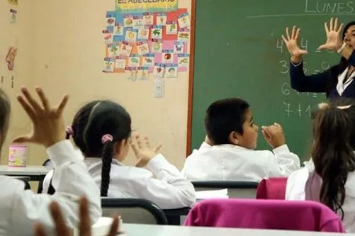 Se reanudó el ciclo lectivo y desde agosto habrá una hora más de clases