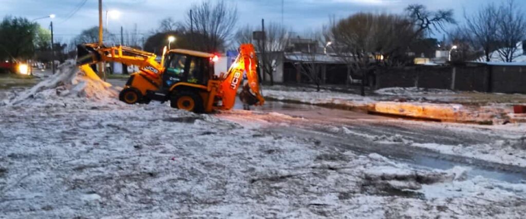 El gobierno provincial coordina el envío de asistencia a distintos puntos de la provincia afectados por las lluvias y el granizo