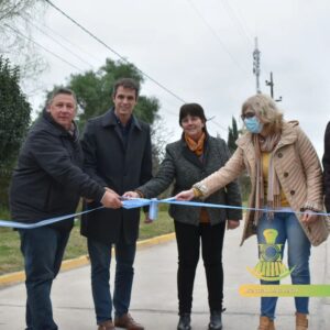 EL PINGO – Junto a Enrique Cresto, Plassy inauguró pavimento y se firmó convenio por red de agua potable