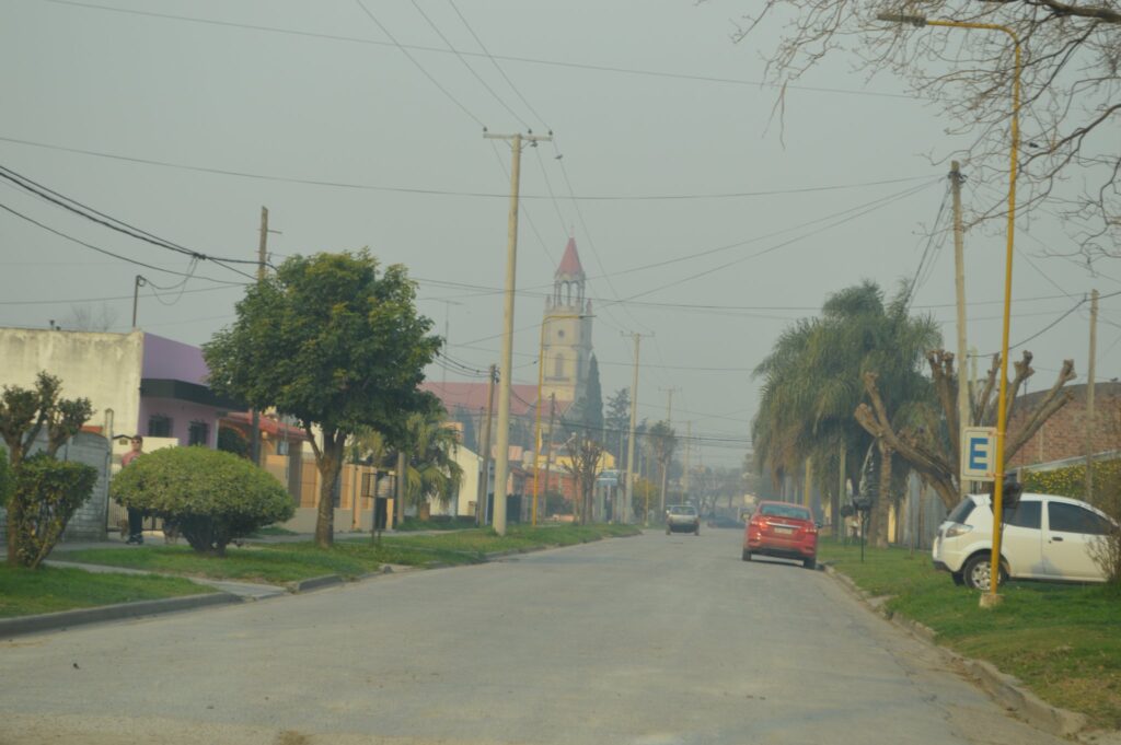 Al igual que toda la región, María Grande tuvo un lunes cubierta de humo