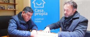 Se rubricó el contrato para construir 30 nuevas viviendas con fondos nacionales en La Criolla