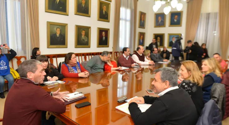 La provincia convocó a los gremios estatales y docentes para la semana que viene