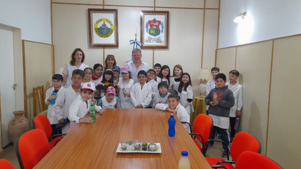 Alumnos y docentes de la Escuela 67 visitaron el municipio