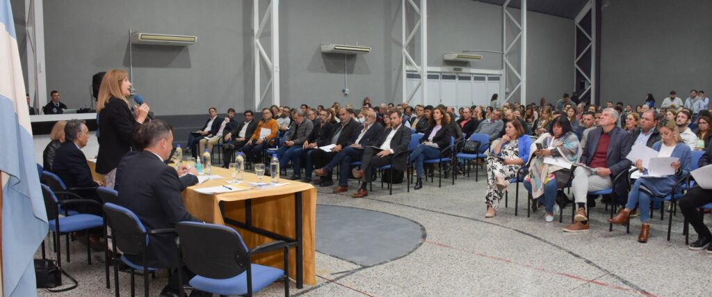 Se desarrolló una jornada de trabajo en torno a la preservación de tierras fiscales y bienes inmuebles sin dueño – Funcionarios y ediles municipales de Maria Grande participaron de la jornada