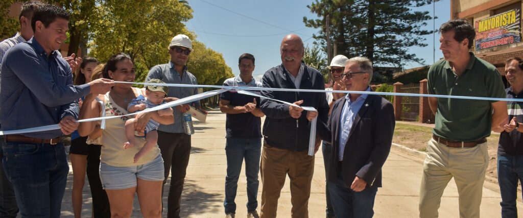 Cafesg inauguró una importante obra de pavimento en Pronunciamiento