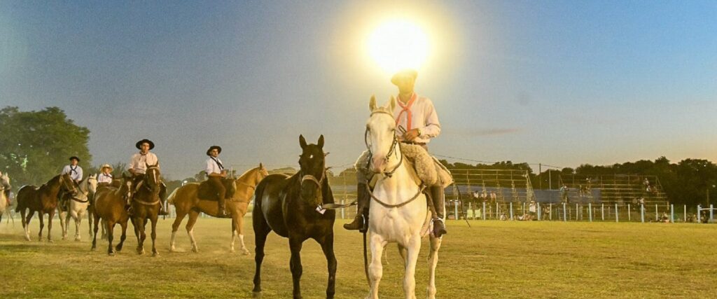 El gobierno provincial acompaña la nueva edición del Festival Nacional de Jineteada y Folclore de Diamante