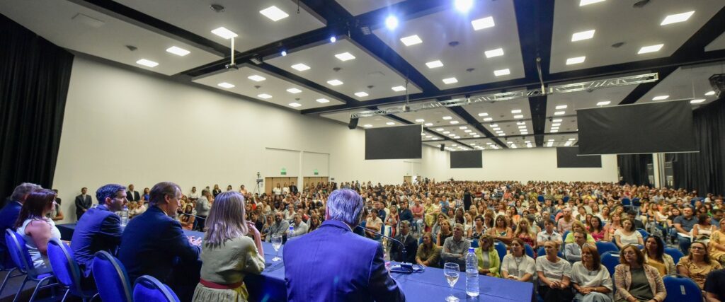 Bordet ante 2000 docentes –  “Todos los alumnos de pequeñas o grandes escuelas tienen los mismos derechos”