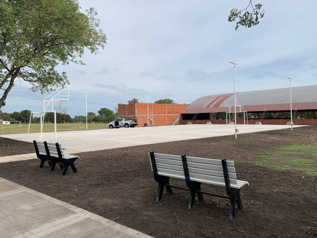 Etapa final del playón multideportivo municipal