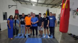 El Secretario de deportes José Gomez, visitó la escuela de boxeo que funciona en Barrio sur