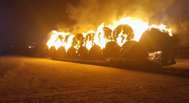 Colonia Avellaneda: Tomaron fuego rollos de alfalfa que eran trasladados en un carretón