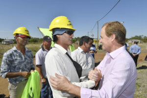 El gobernador Bordet saluda a los trabajadores en su día