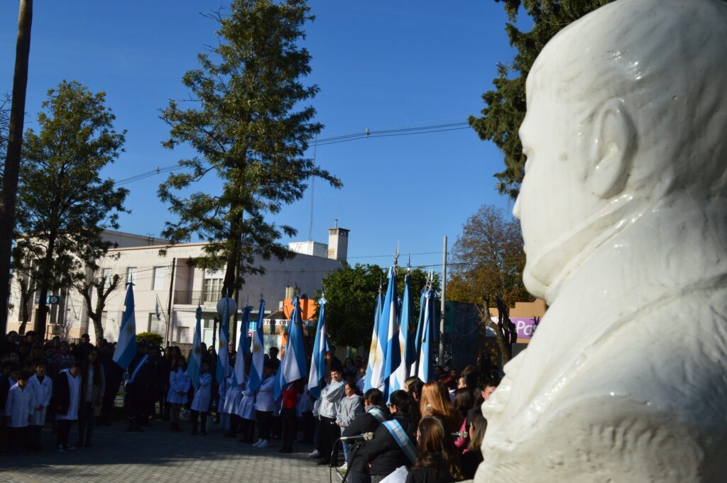 ACTO Y PROMESA DE LEALTAD A LA BANDERA EN MARIA GRANDE