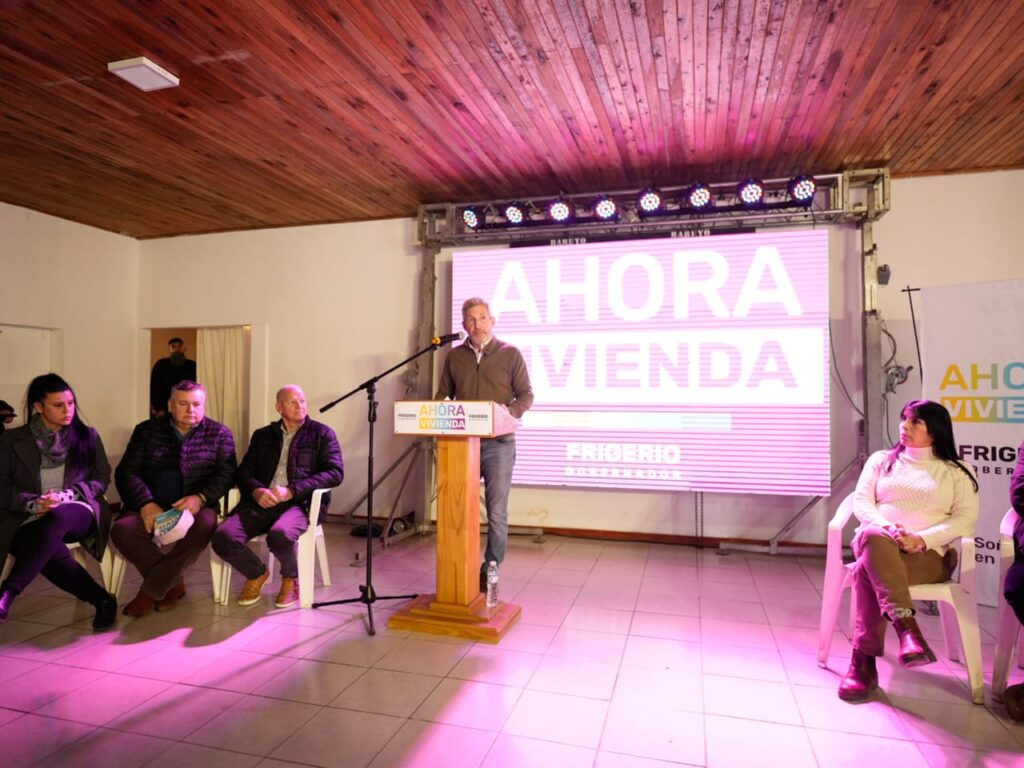 En Chajarí Frigerio presentó sus propuestas para sanear el déficit habitacional