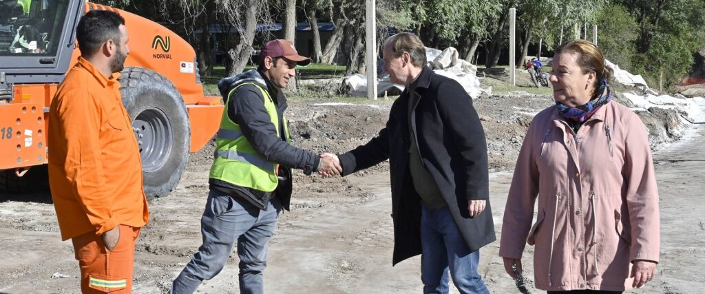 Bordet recorrió los avances en la construcción del acceso a Pueblo Brugo