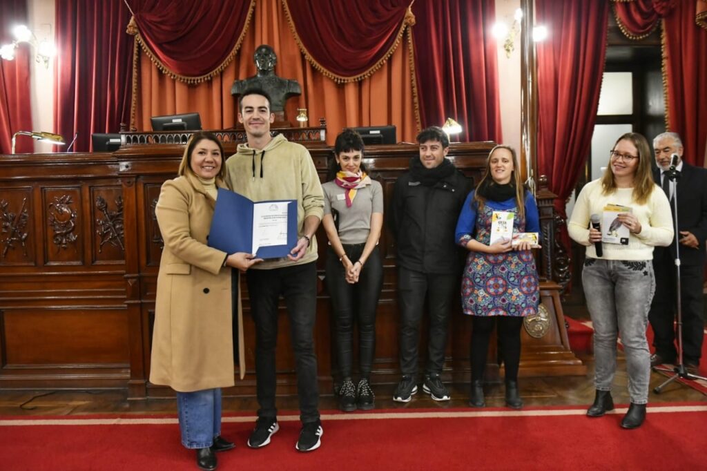 CAMARA DE DIPUTADOS – Se presentó Guía de Aves para Pichones