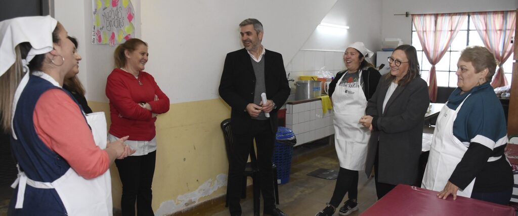 La provincia reconoce el esfuerzo y la dedicación diaria de cocineras y cocineros en los comedores escolares