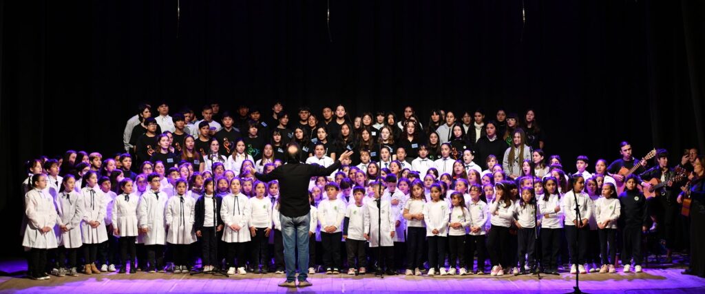 Más de 500 estudiantes participaron de la muestra de coros escolares