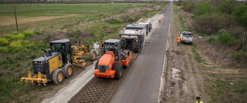 Avanzan los trabajos de rehabilitación de la ruta provincial que une María Grande con la ruta 12