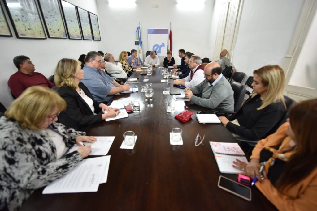 La provincia y los gremios docentes acordaron aumento salarial