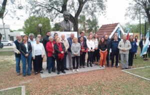 HASENKAMP – A 40 años de las elecciones de la restauración de la Democracia, se inauguró busto del Presidente Raúl Alfonsín